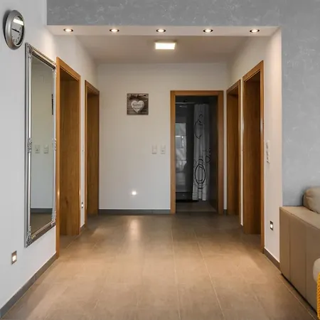 With Parking Space - 23252 Appartamento Vir