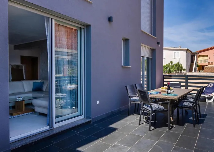 شقة With Parking Space - 23252 *